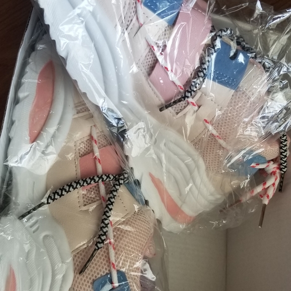 Pink sneaker - Picture 4 of 4